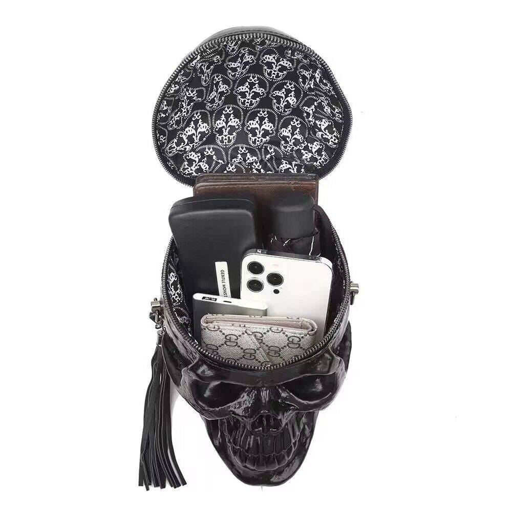 Flawlessly crafted, dramatic 3D skull shape
High-gloss exterior reflecting light
Details enriched with silver-toned metal accents
Movable and elegant leather tassel attachment
Adjustable strap structure offering customizable use